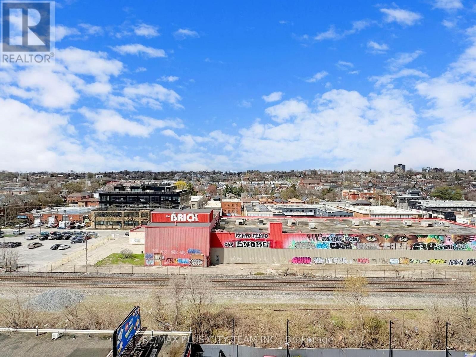 714 - 1185 DUPONT STREET Image 32