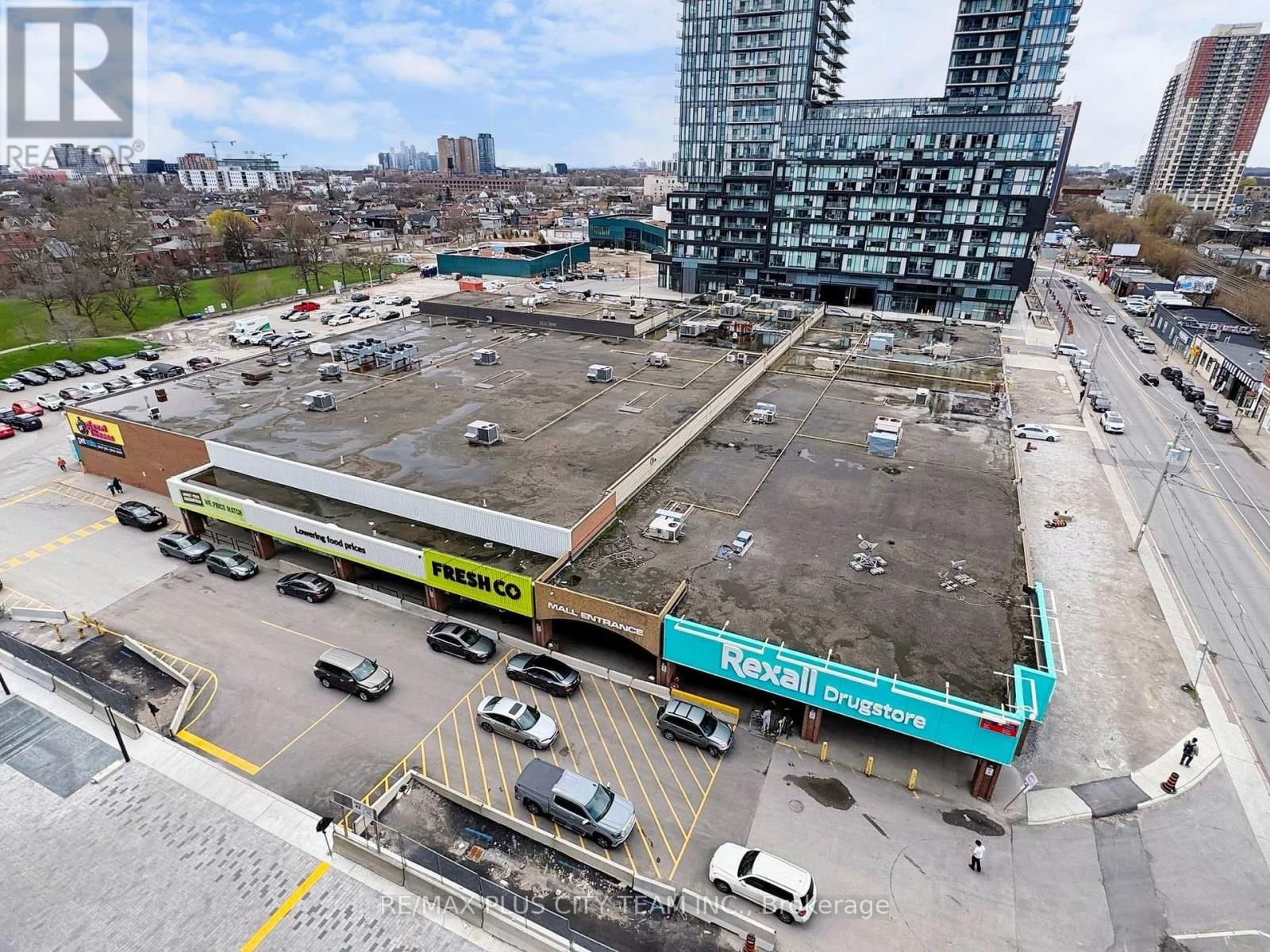 714 - 1185 DUPONT STREET Image 35