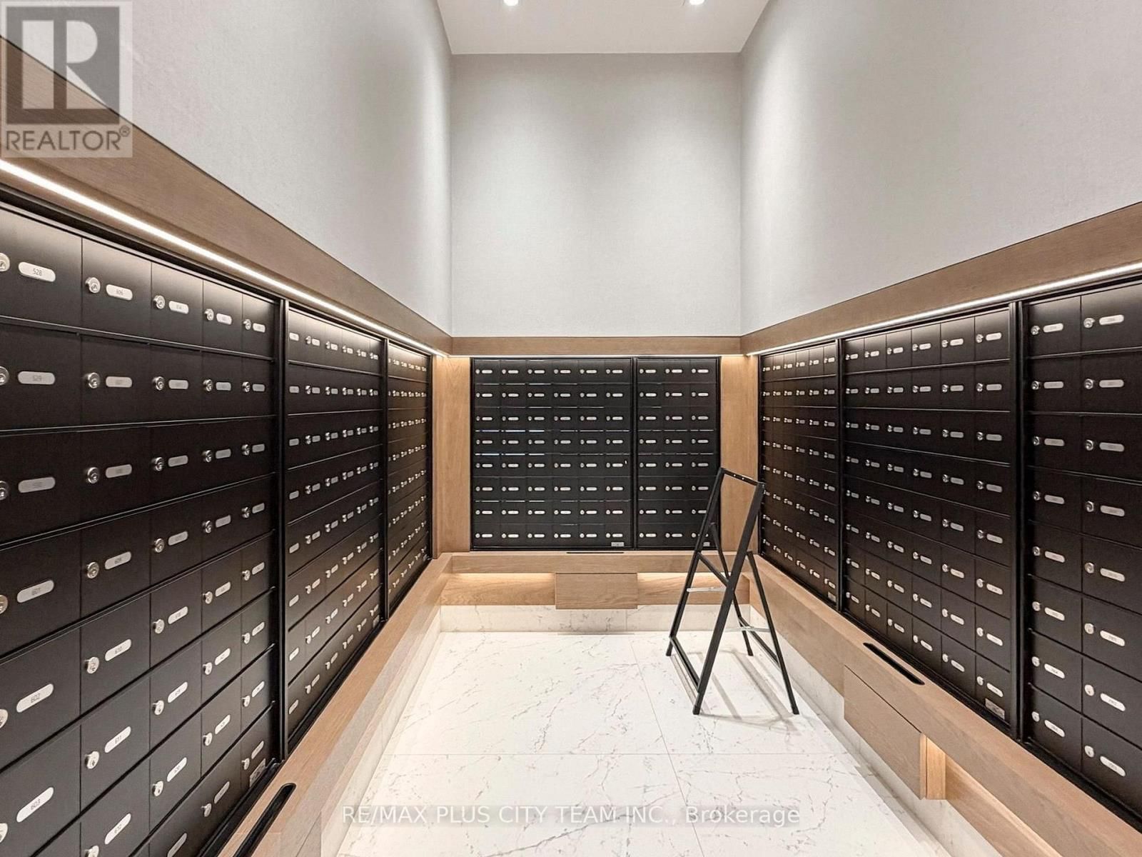 714 - 1185 DUPONT STREET Image 36