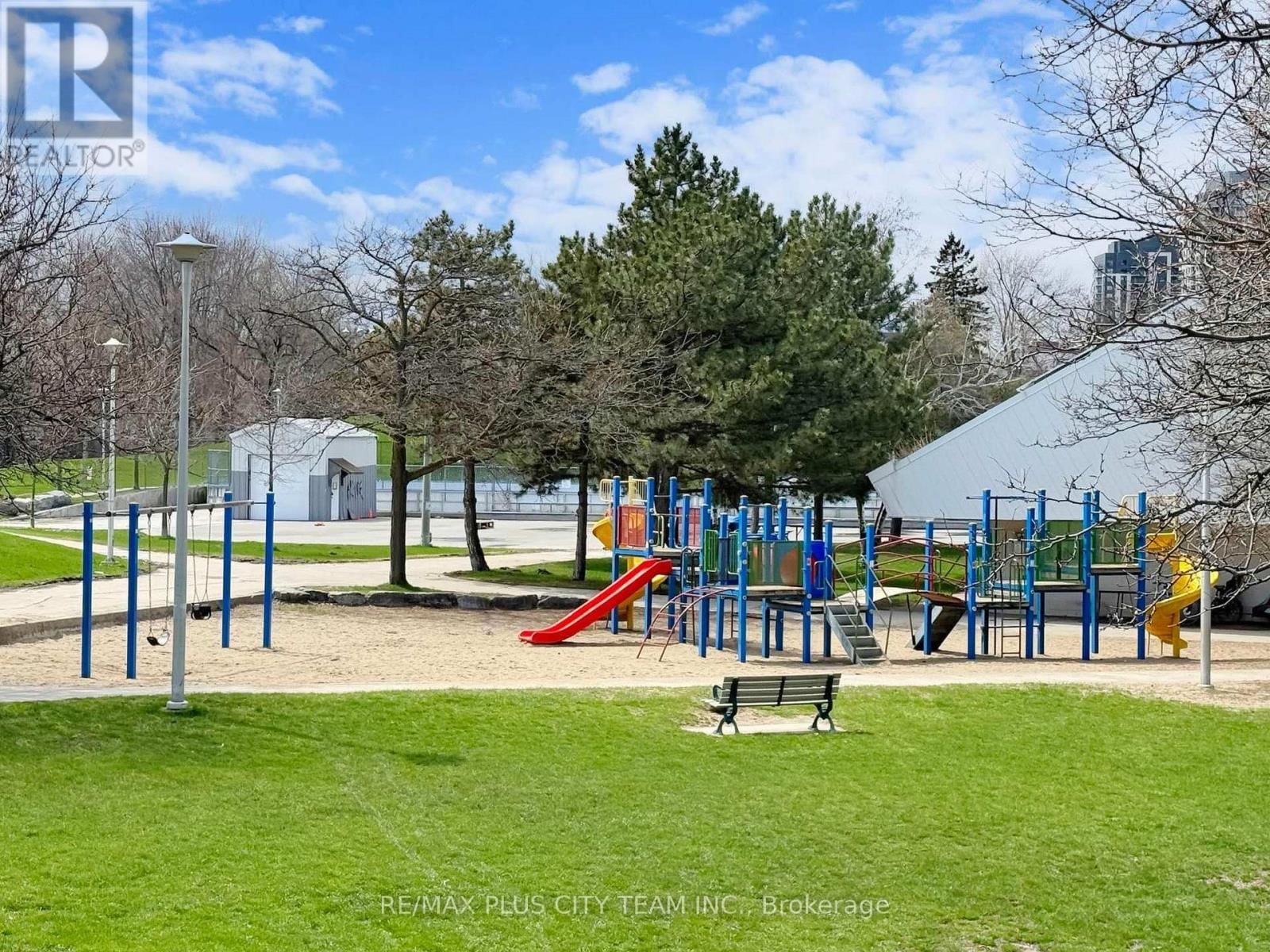 714 - 1185 DUPONT STREET Image 38