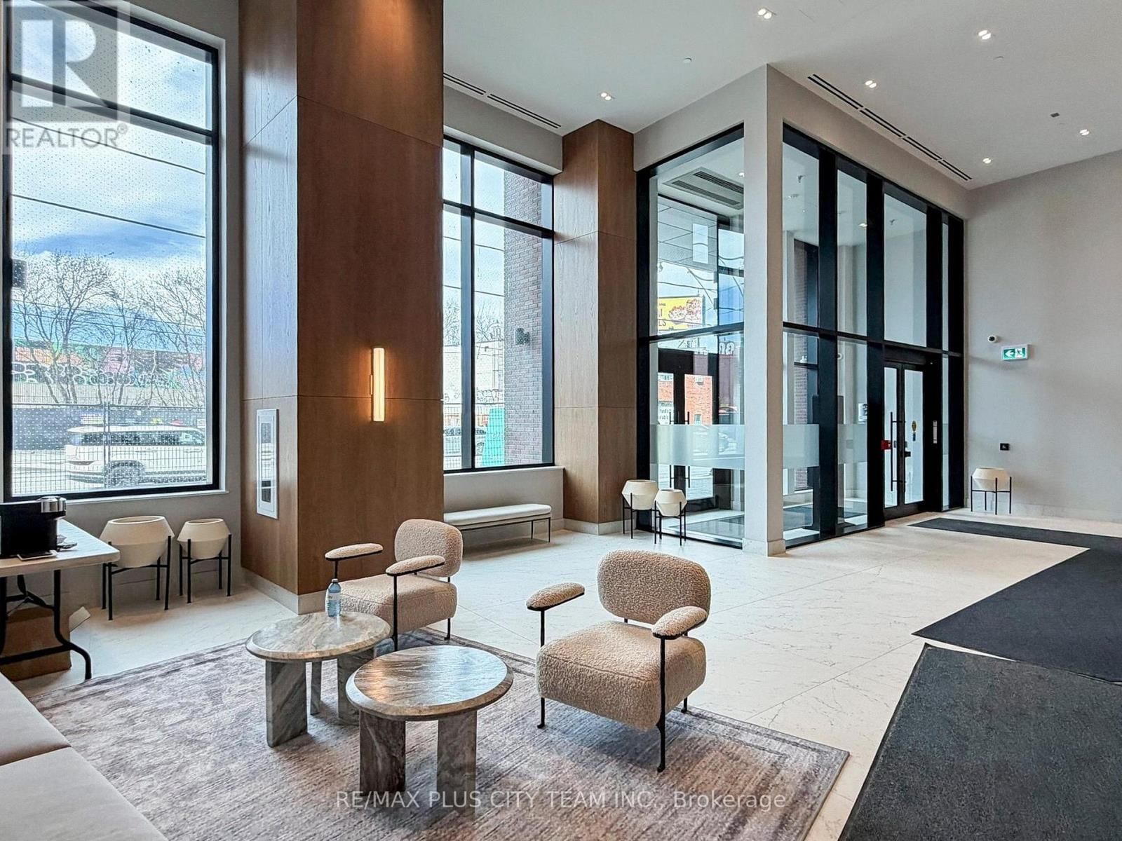 714 - 1185 DUPONT STREET Image 4