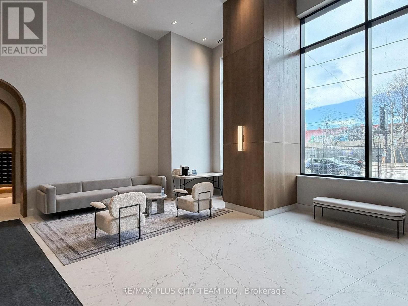 714 - 1185 DUPONT STREET Image 5