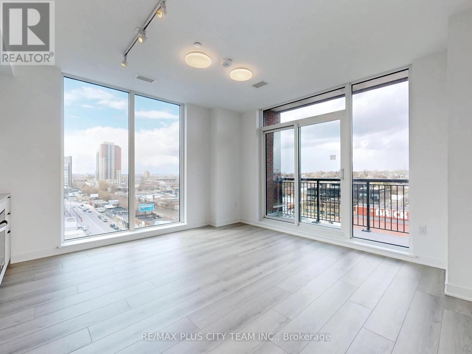 714 - 1185 DUPONT STREET Image 6