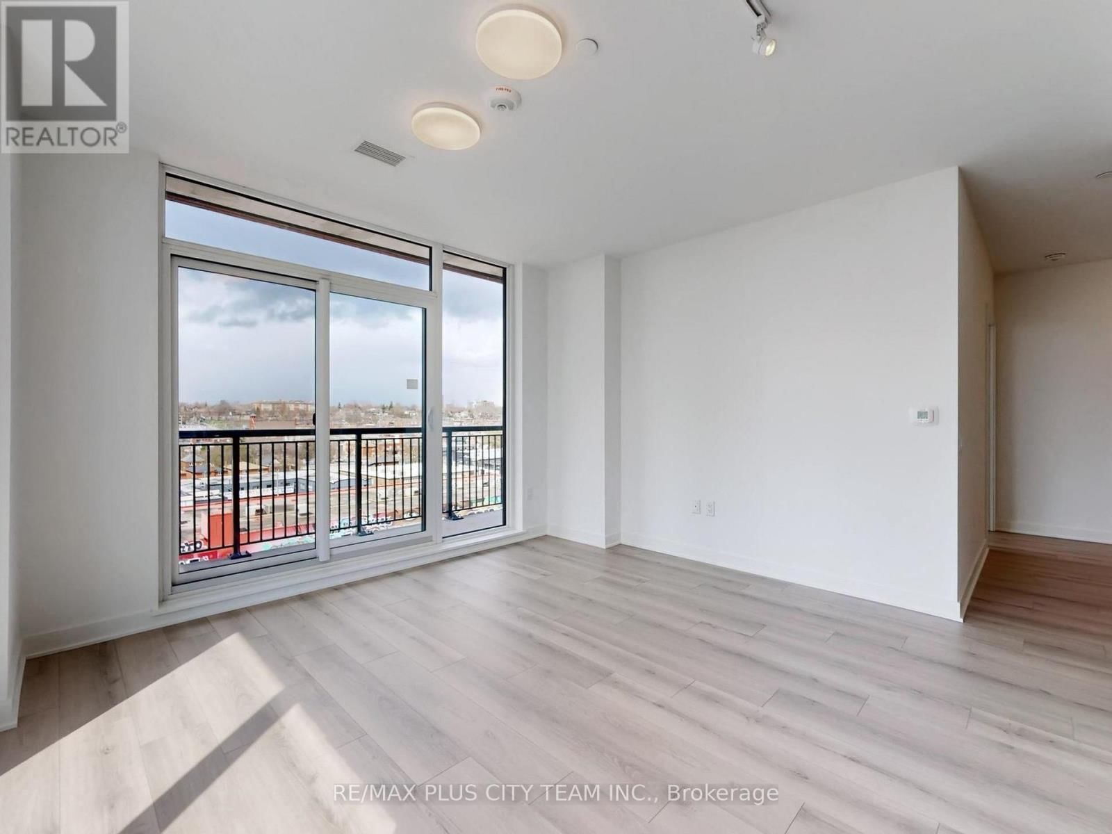 714 - 1185 DUPONT STREET Image 8