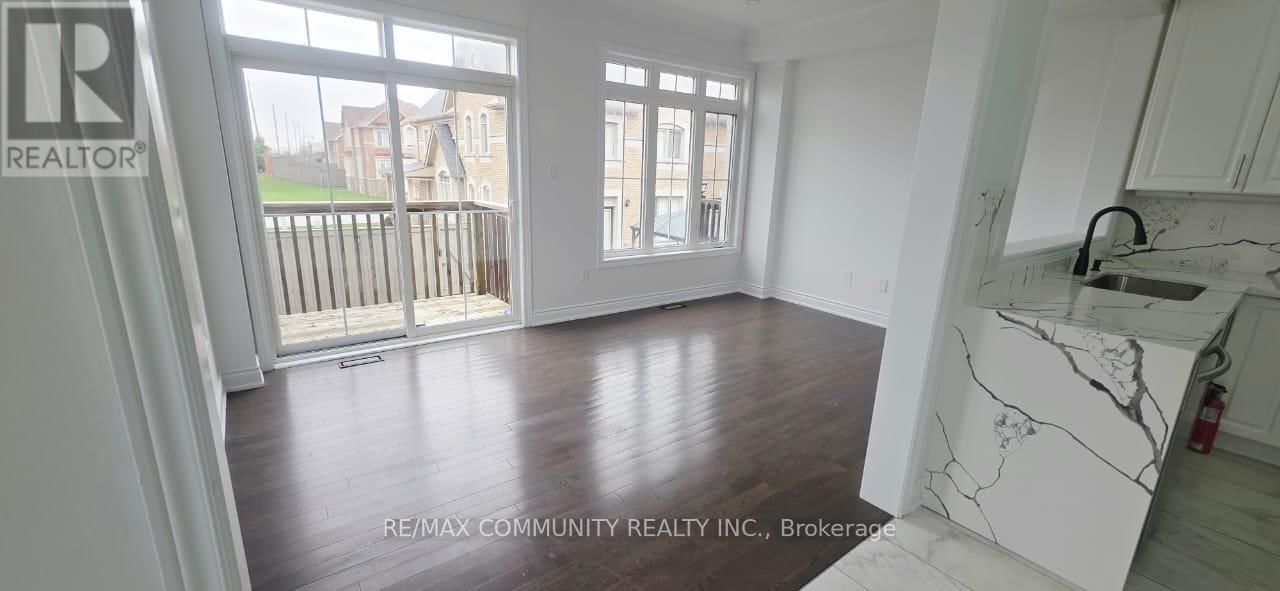 Upper - 50 ROCKMAN CRESCENT Image 10