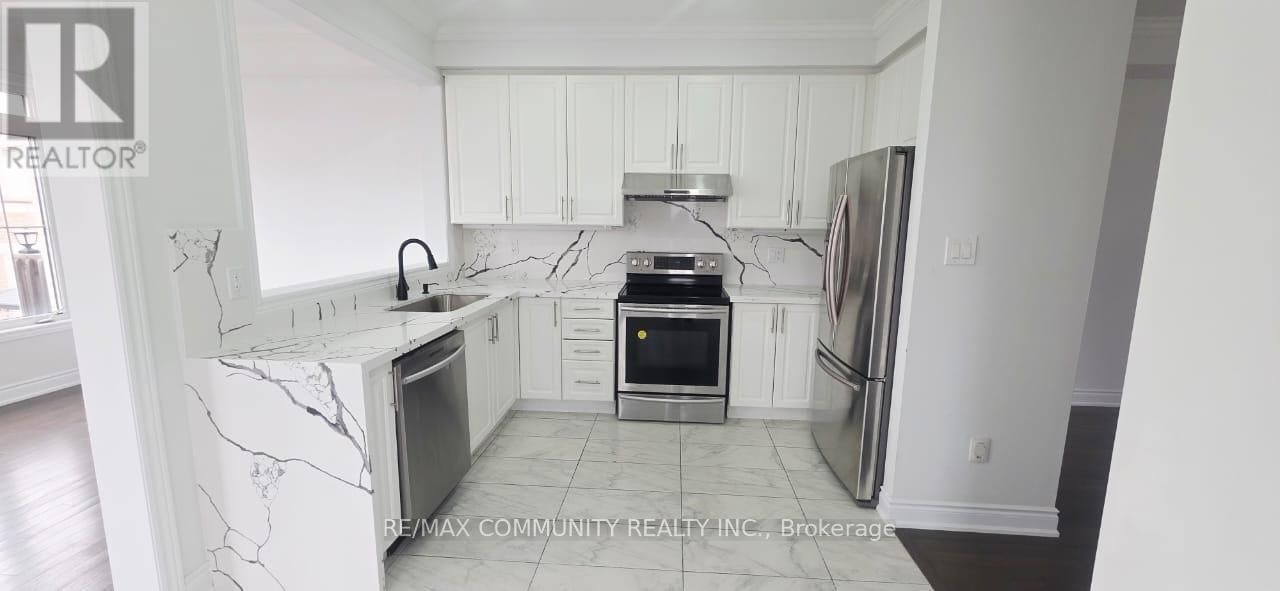 Upper - 50 ROCKMAN CRESCENT Image 11