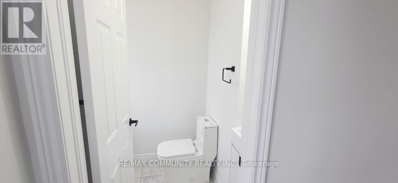 Upper - 50 ROCKMAN CRESCENT Image 12