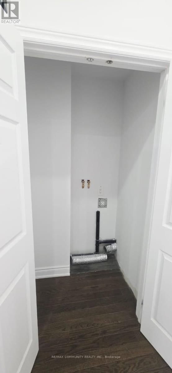 Upper - 50 ROCKMAN CRESCENT Image 14