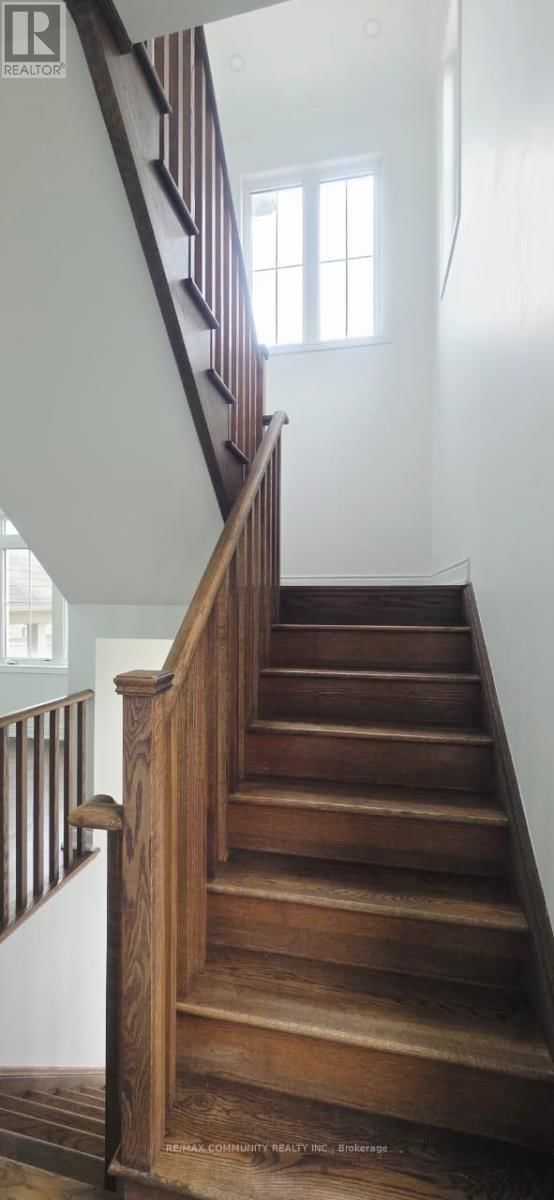 Upper - 50 ROCKMAN CRESCENT Image 16