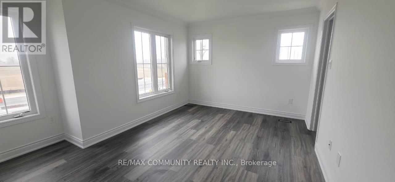 Upper - 50 ROCKMAN CRESCENT Image 19