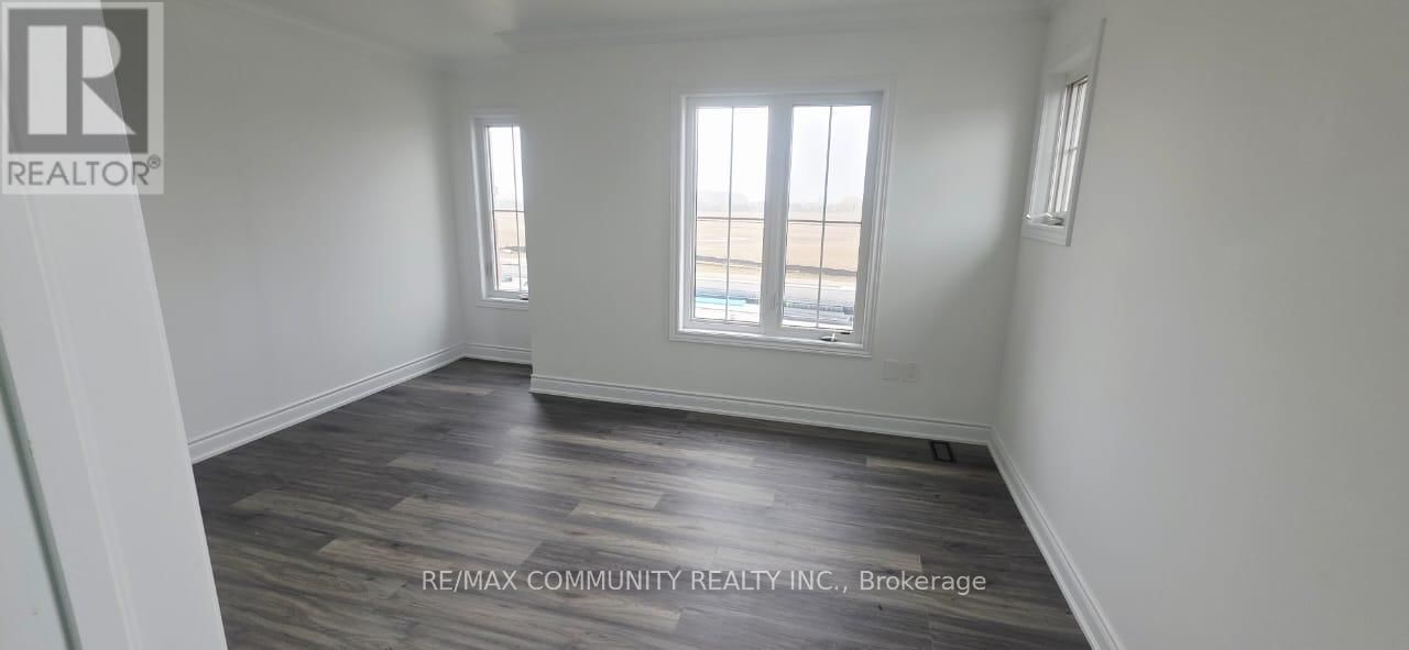 Upper - 50 ROCKMAN CRESCENT Image 20