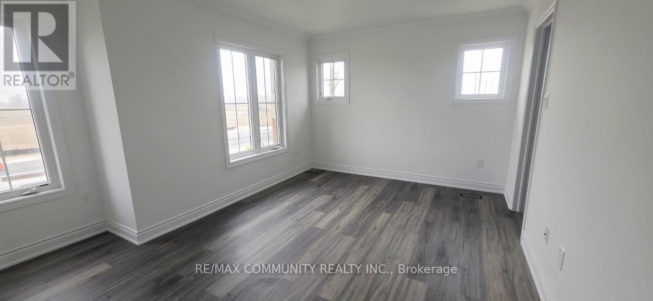 Upper - 50 ROCKMAN CRESCENT Image 21