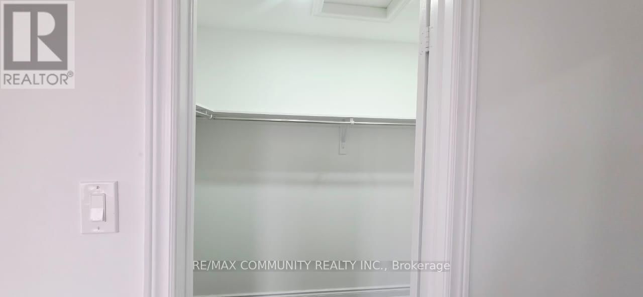 Upper - 50 ROCKMAN CRESCENT Image 23