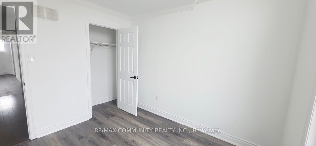 Upper - 50 ROCKMAN CRESCENT Image 26