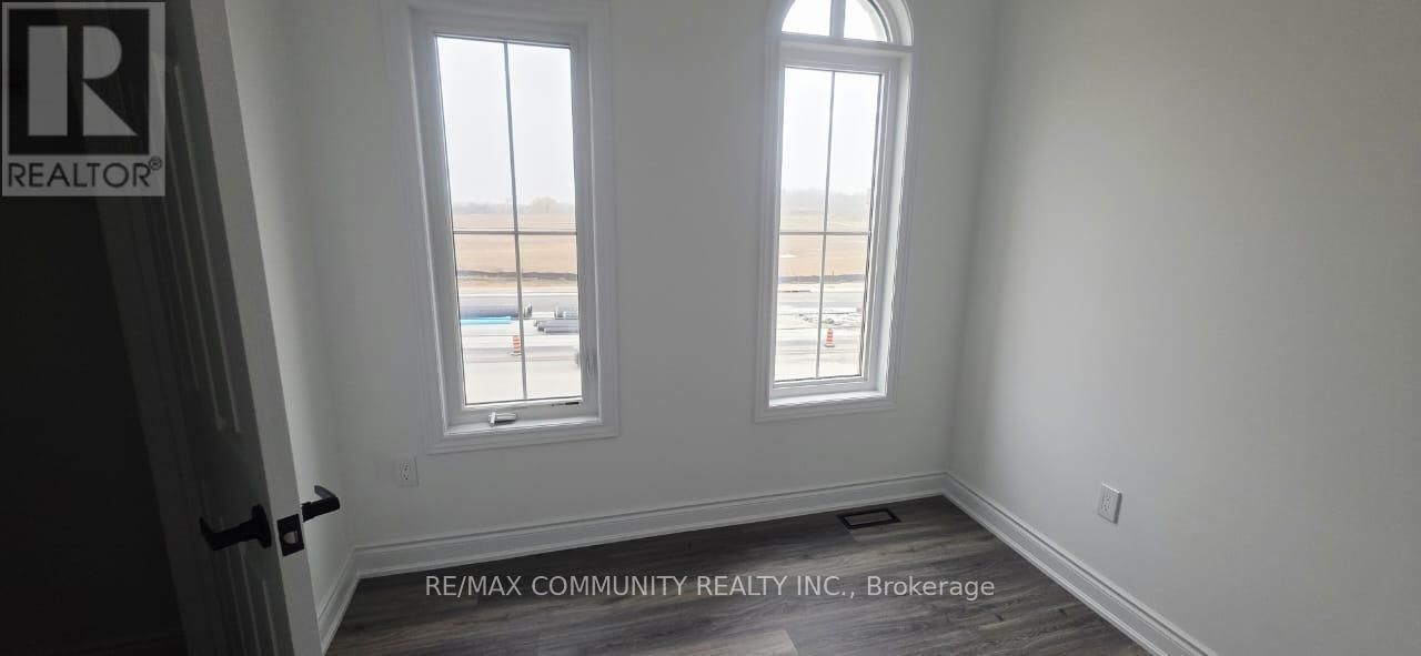 Upper - 50 ROCKMAN CRESCENT Image 28