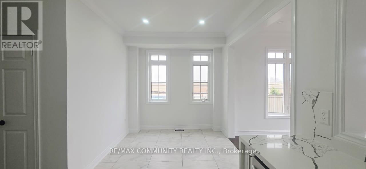Upper - 50 ROCKMAN CRESCENT Image 6