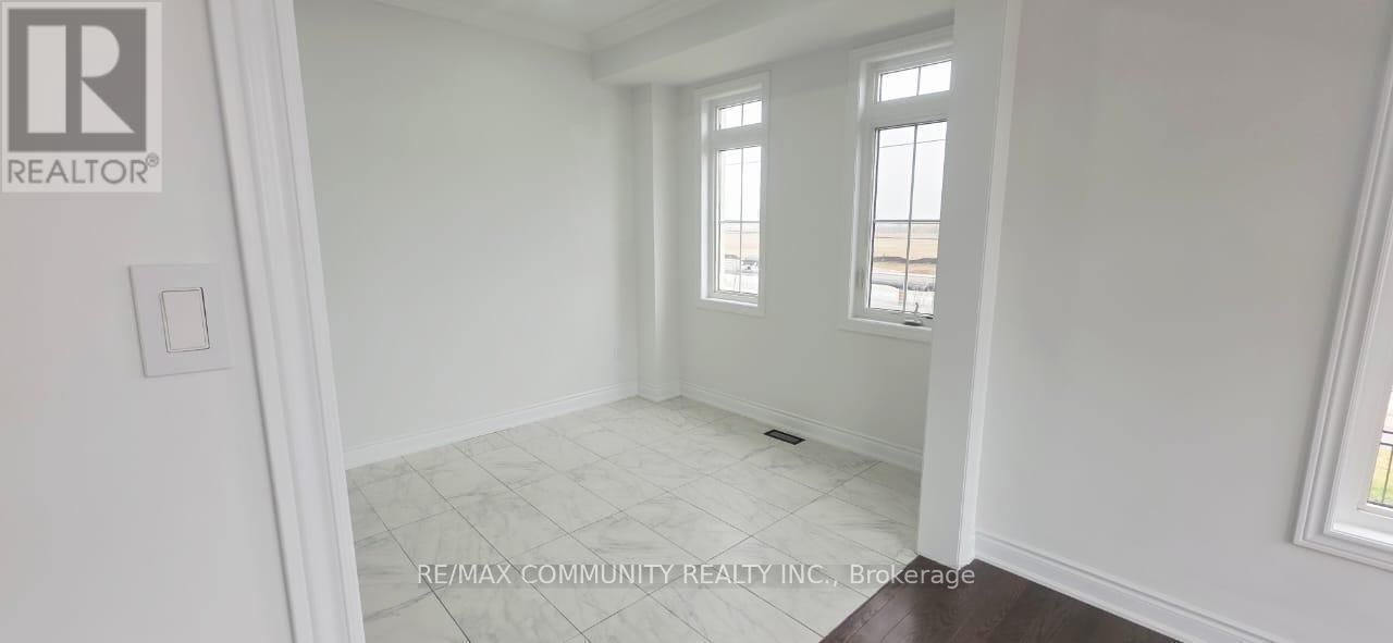 Upper - 50 ROCKMAN CRESCENT Image 7