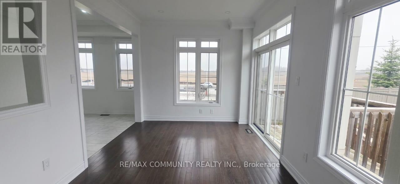 Upper - 50 ROCKMAN CRESCENT Image 8