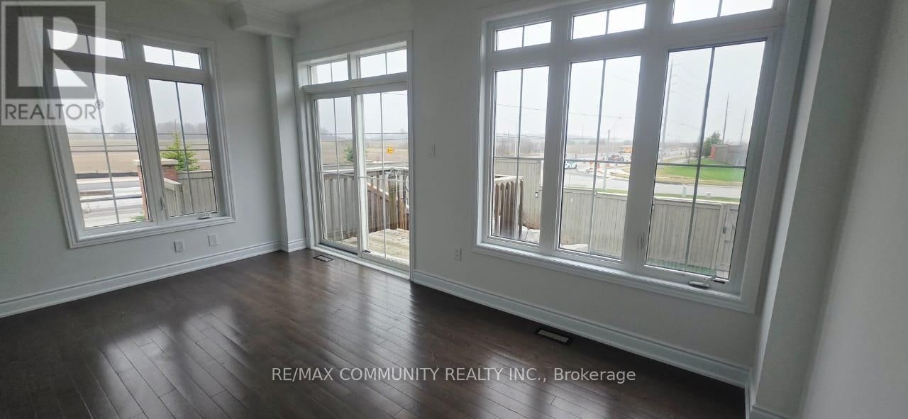 Upper - 50 ROCKMAN CRESCENT Image 9