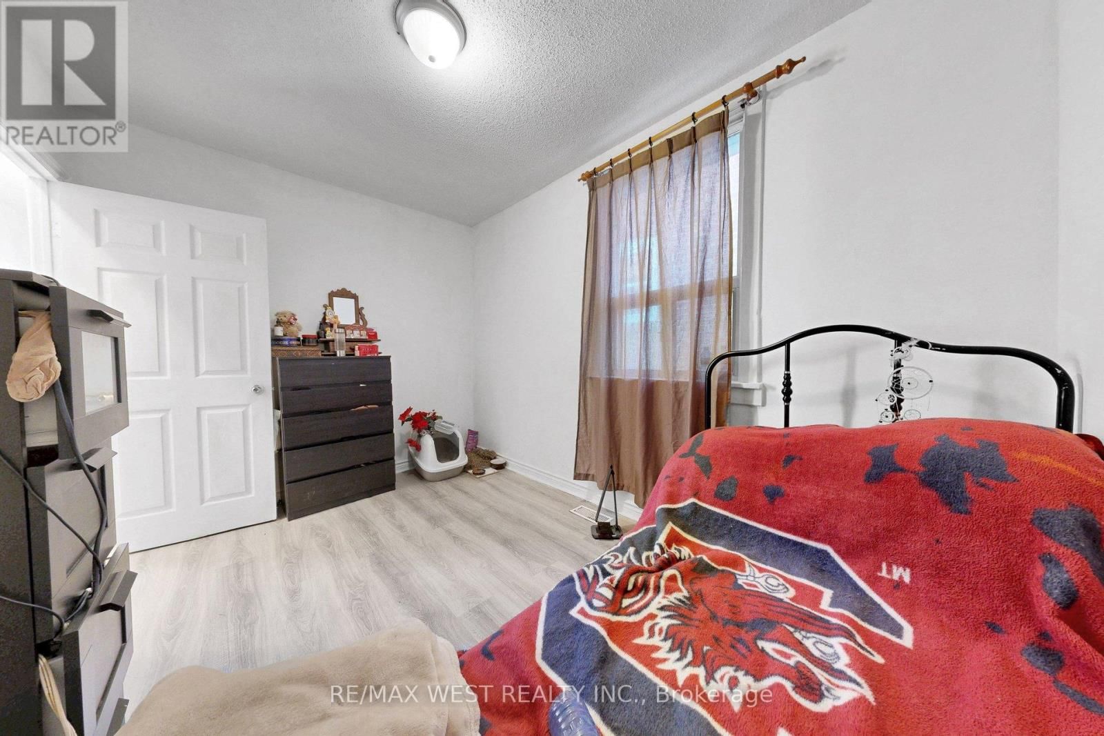 538 MCROBERTS AVENUE Image 10