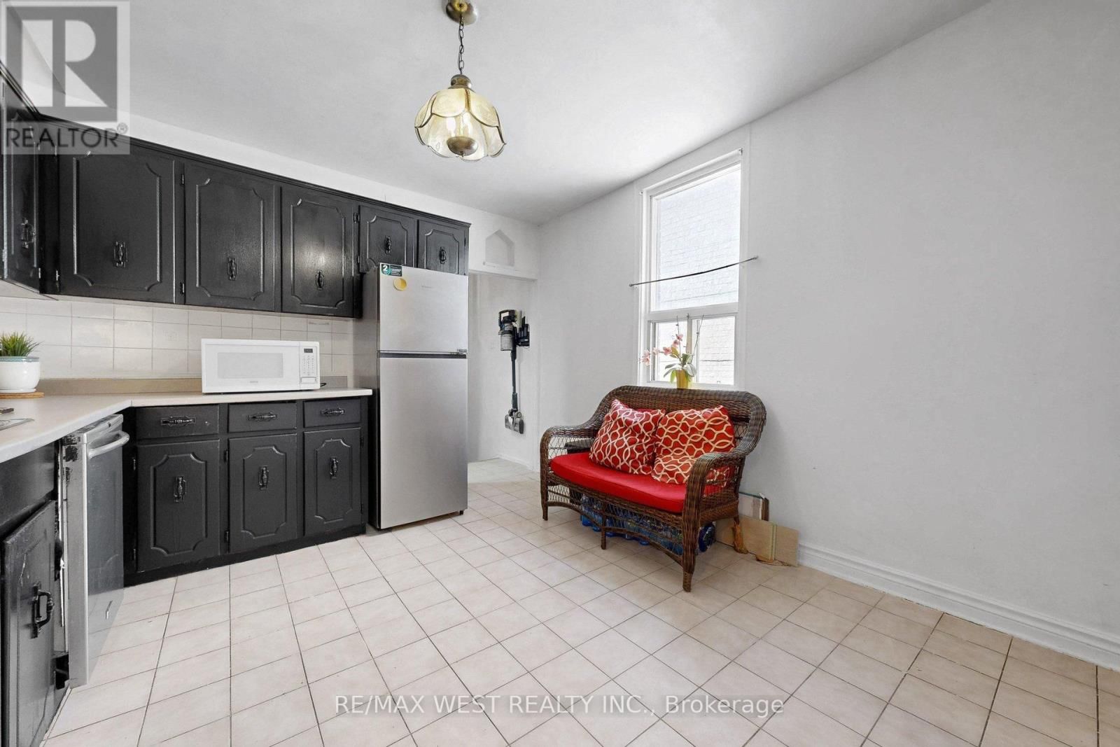 538 MCROBERTS AVENUE Image 14