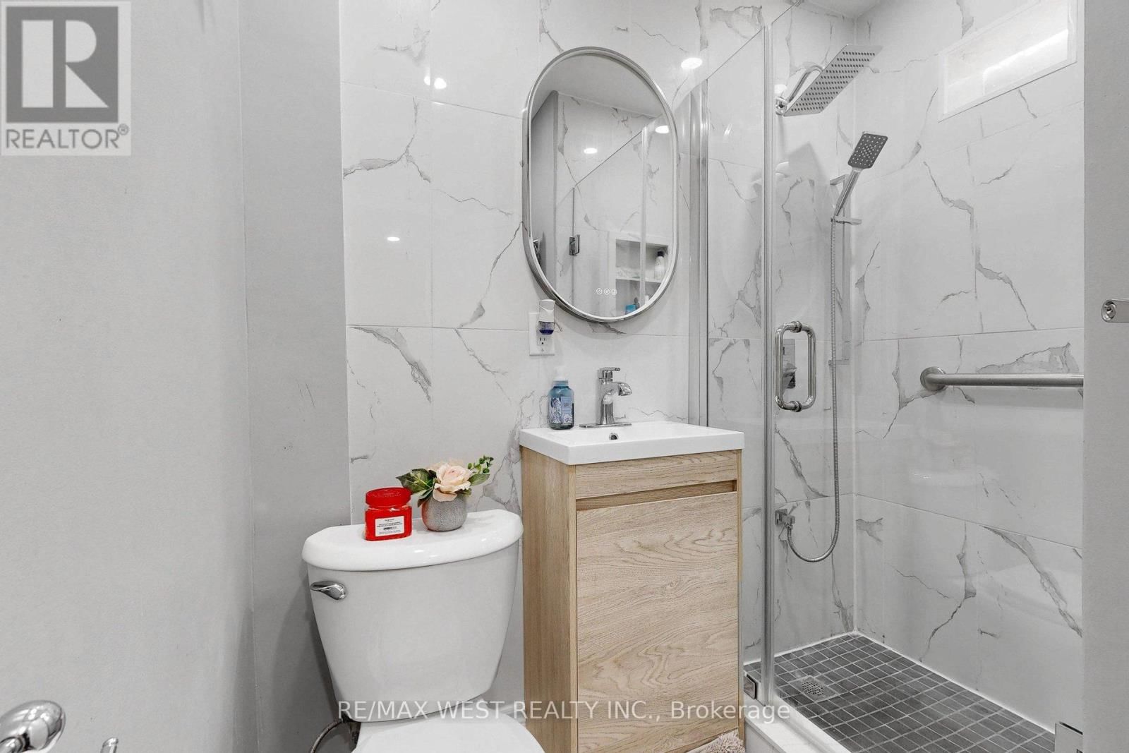 538 MCROBERTS AVENUE Image 16