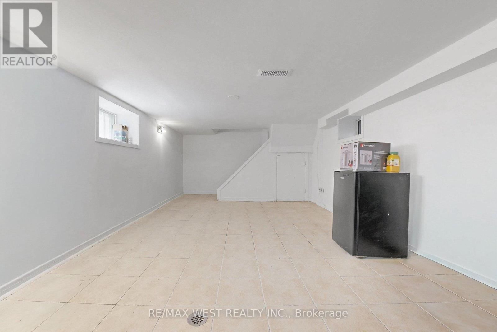 538 MCROBERTS AVENUE Image 19