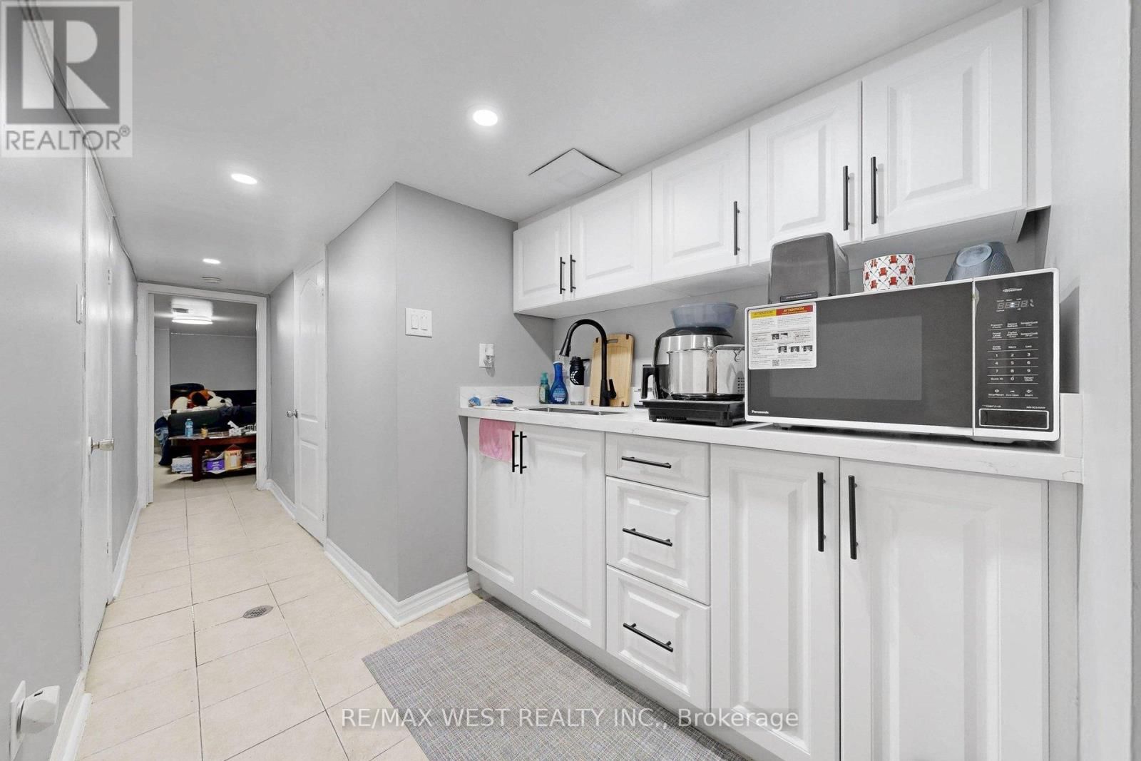 538 MCROBERTS AVENUE Image 20