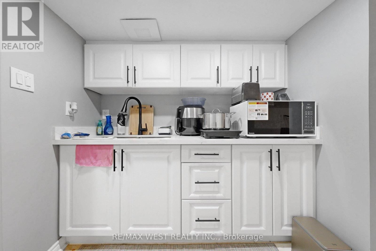 538 MCROBERTS AVENUE Image 21