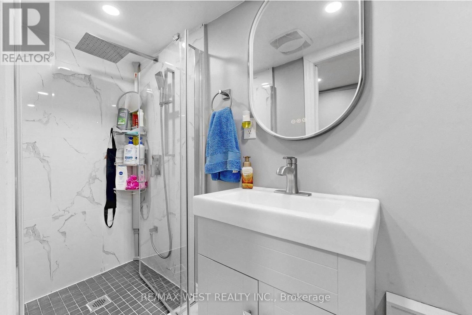 538 MCROBERTS AVENUE Image 22