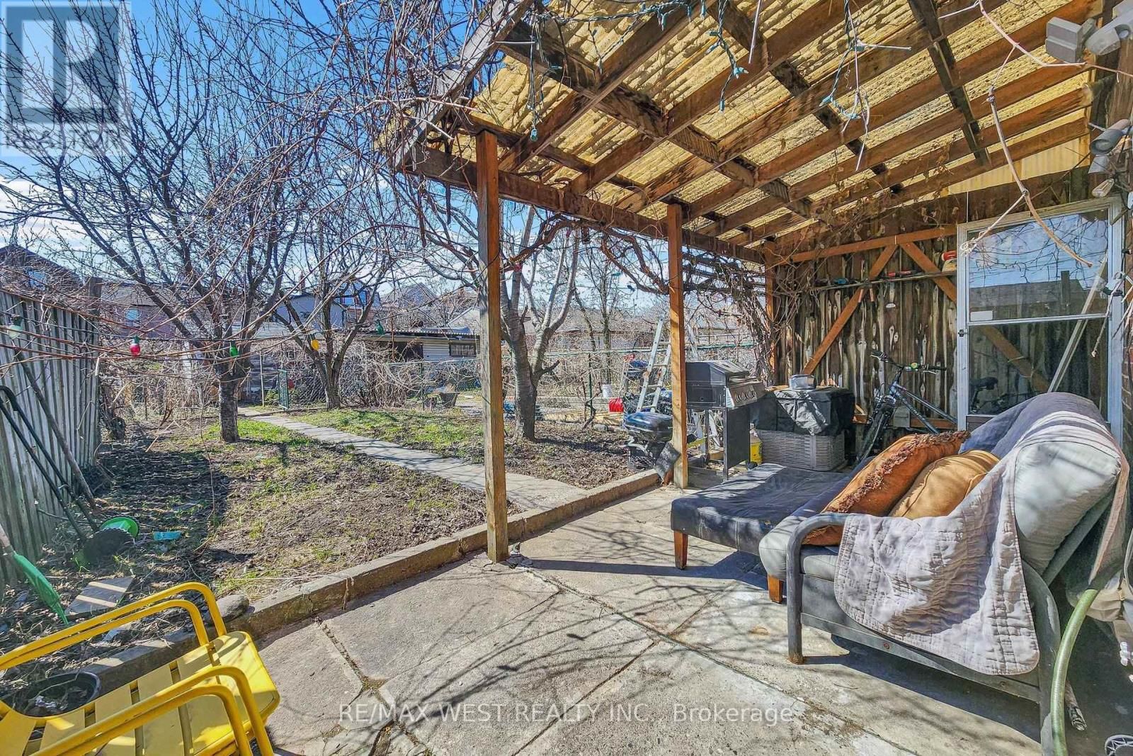 538 MCROBERTS AVENUE Image 29