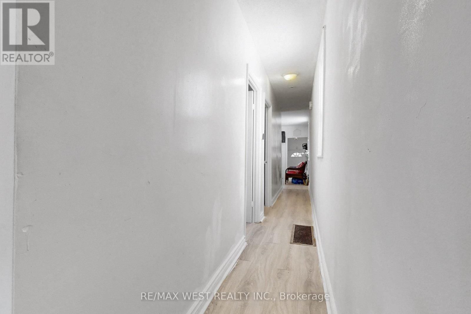 538 MCROBERTS AVENUE Image 5