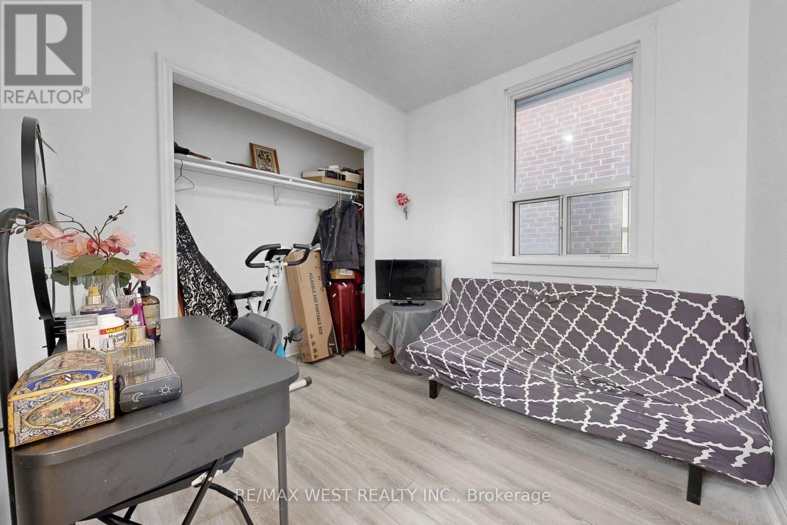 538 MCROBERTS AVENUE Image 6