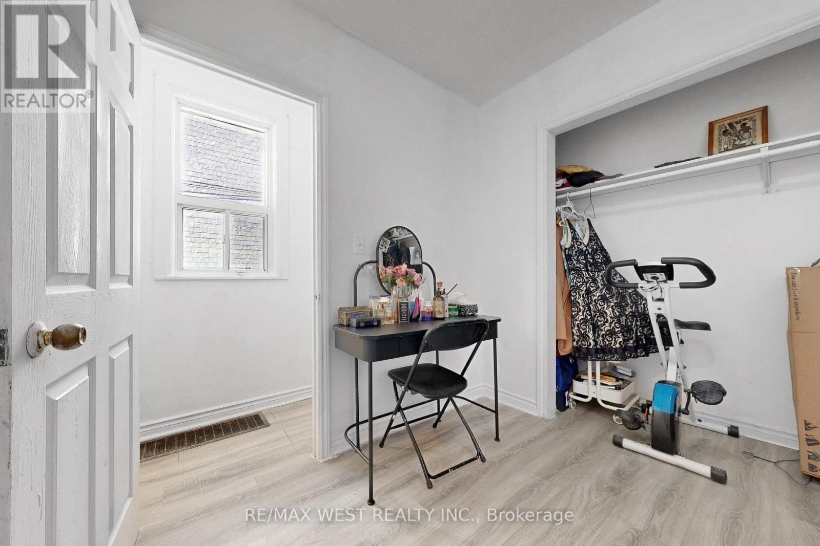 538 MCROBERTS AVENUE Image 7