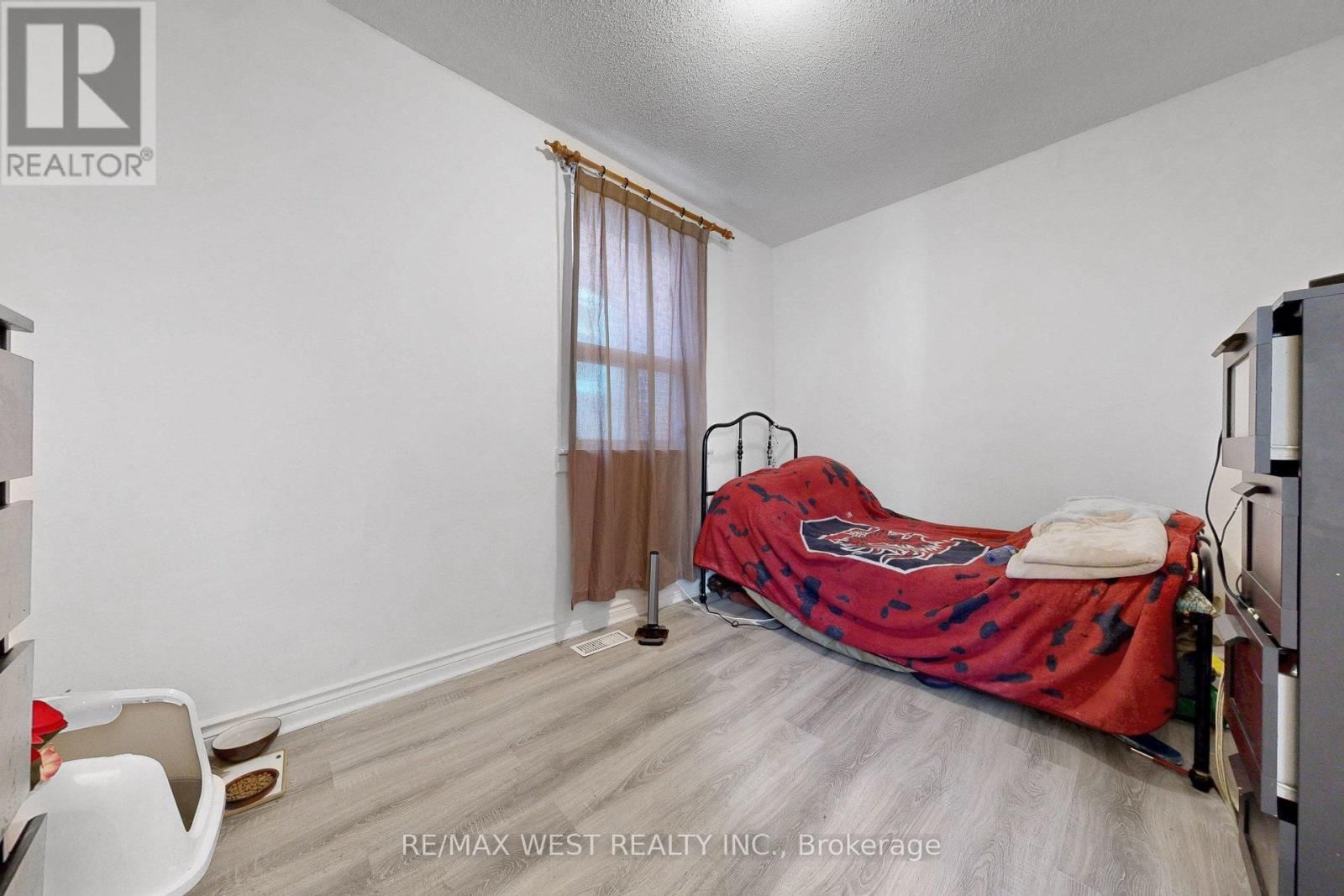 538 MCROBERTS AVENUE Image 8