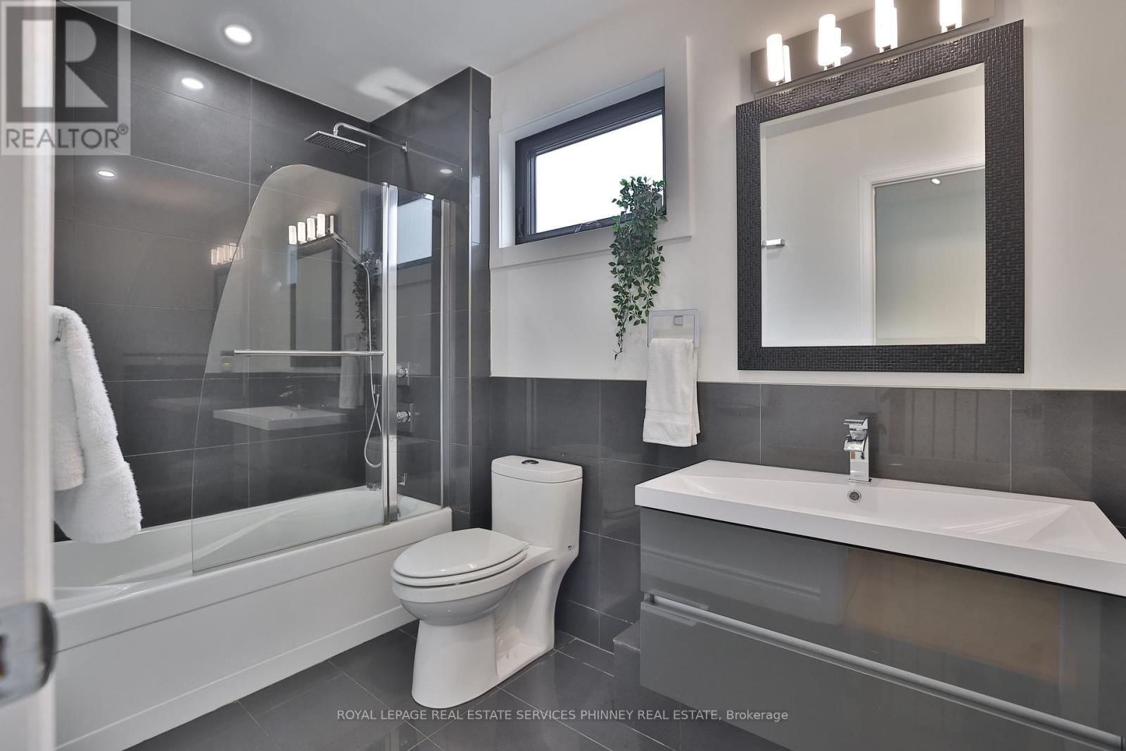 3 SHAVER AVENUE SOUTH Image 26