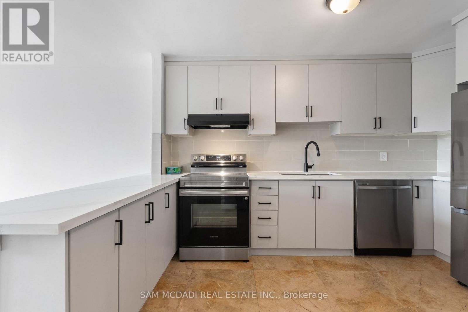 1018 BURNHAMTHORPE ROAD EAST Image 11