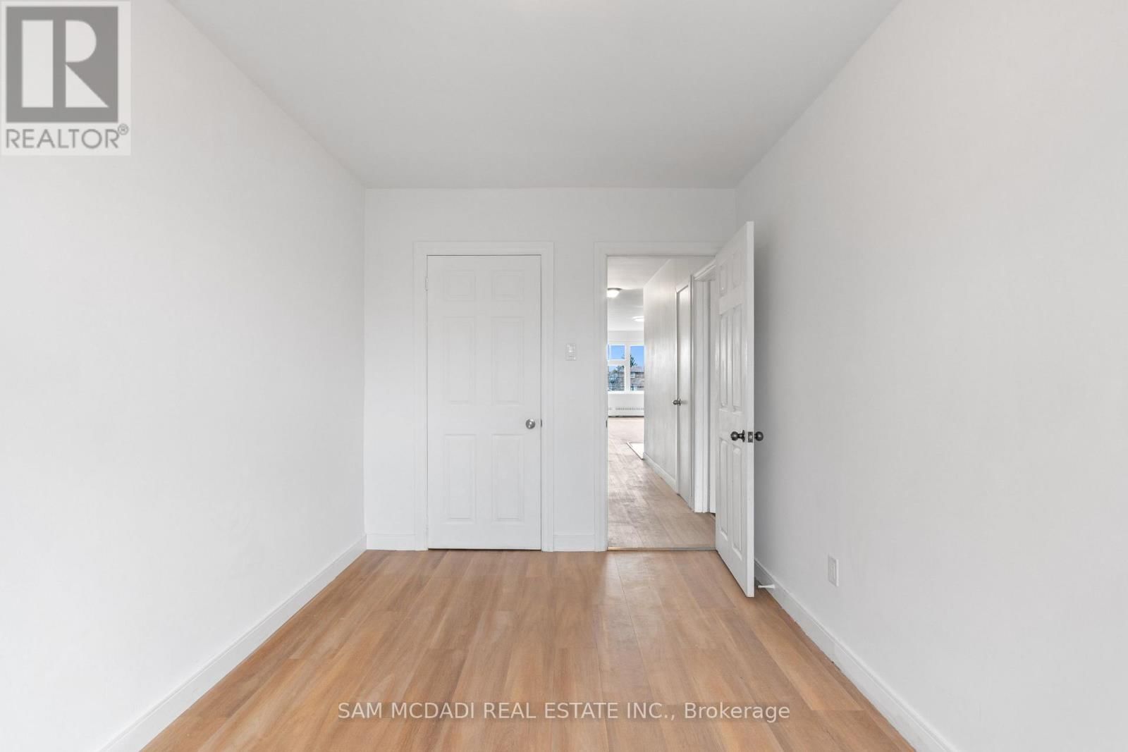 1018 BURNHAMTHORPE ROAD EAST Image 4