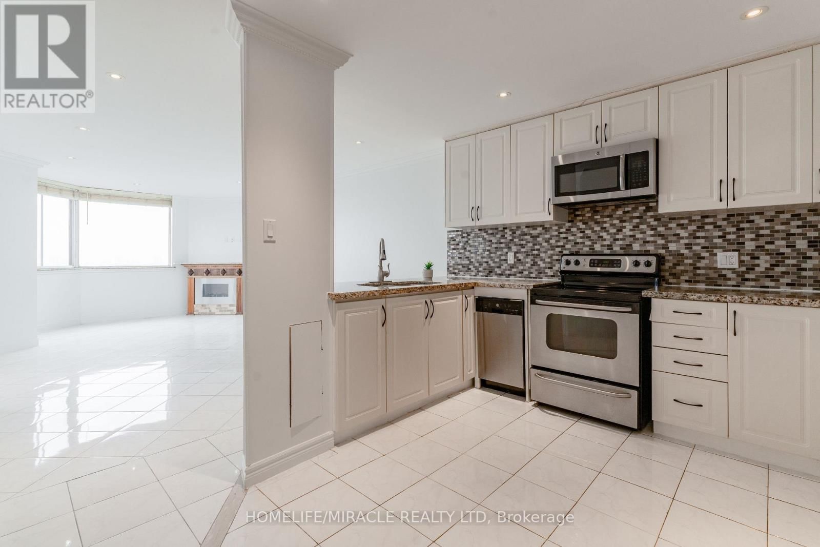 2203 - 234 ALBION ROAD Image 3