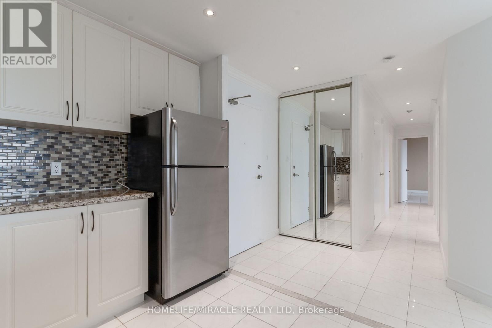 2203 - 234 ALBION ROAD Image 4