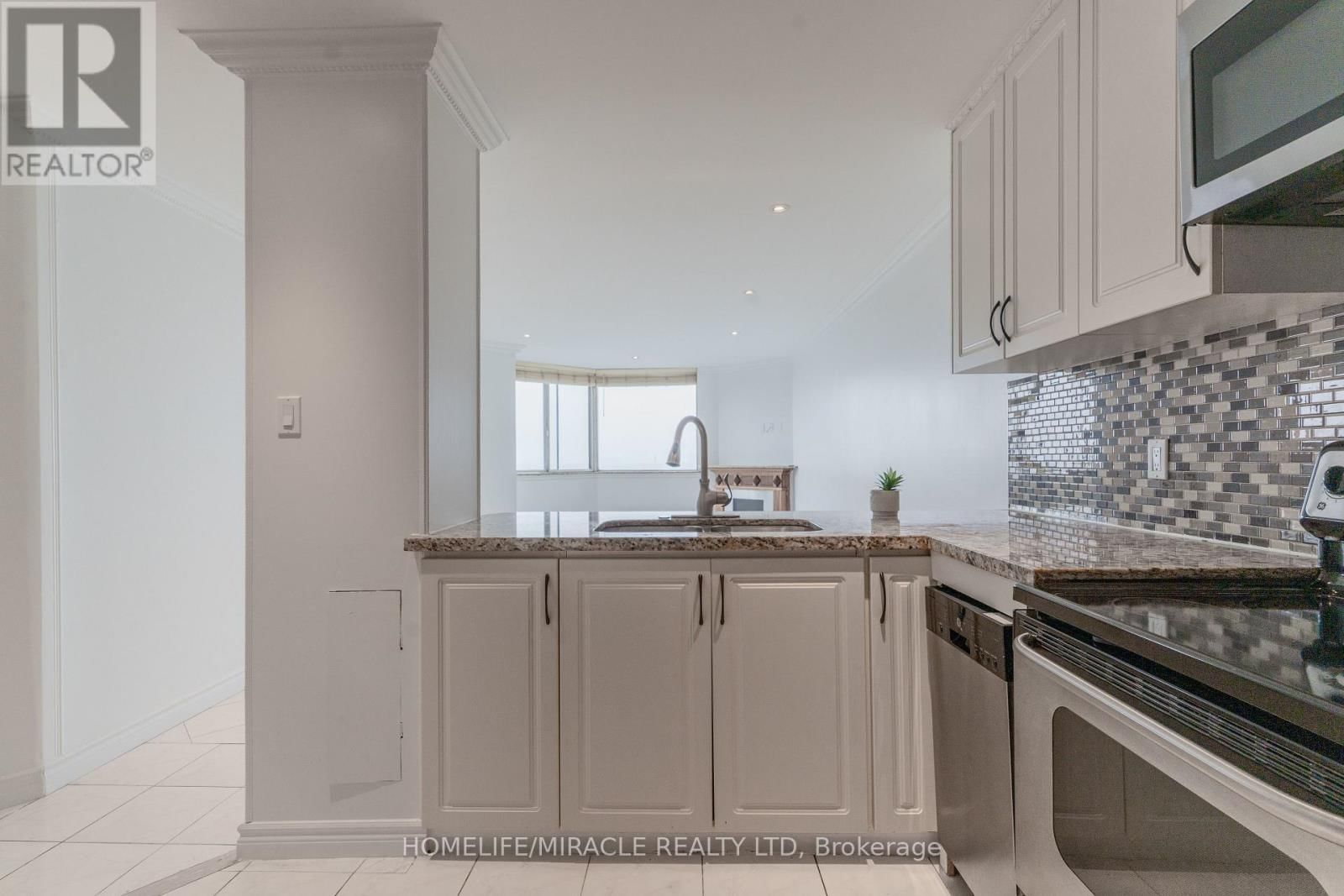 2203 - 234 ALBION ROAD Image 6