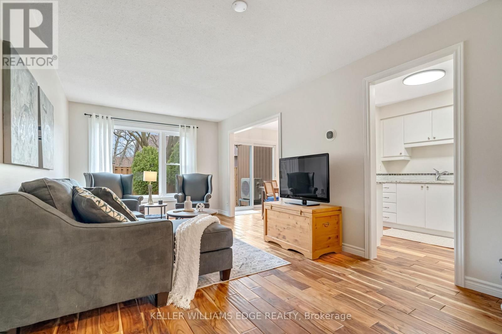 5 - 2185 FAIRCHILD BOULEVARD Image 7