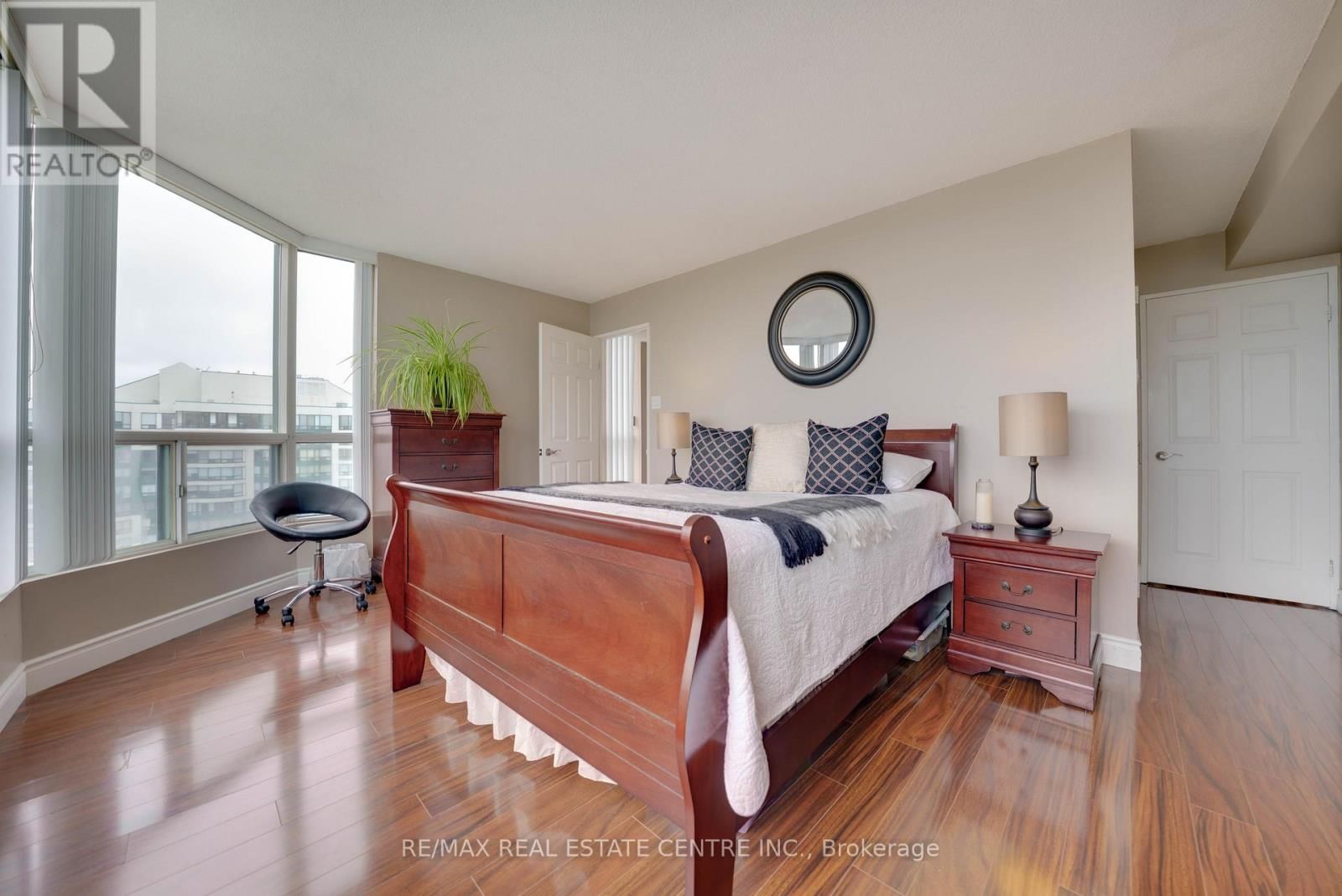 2104 - 4470 TUCANA COURT Image 16