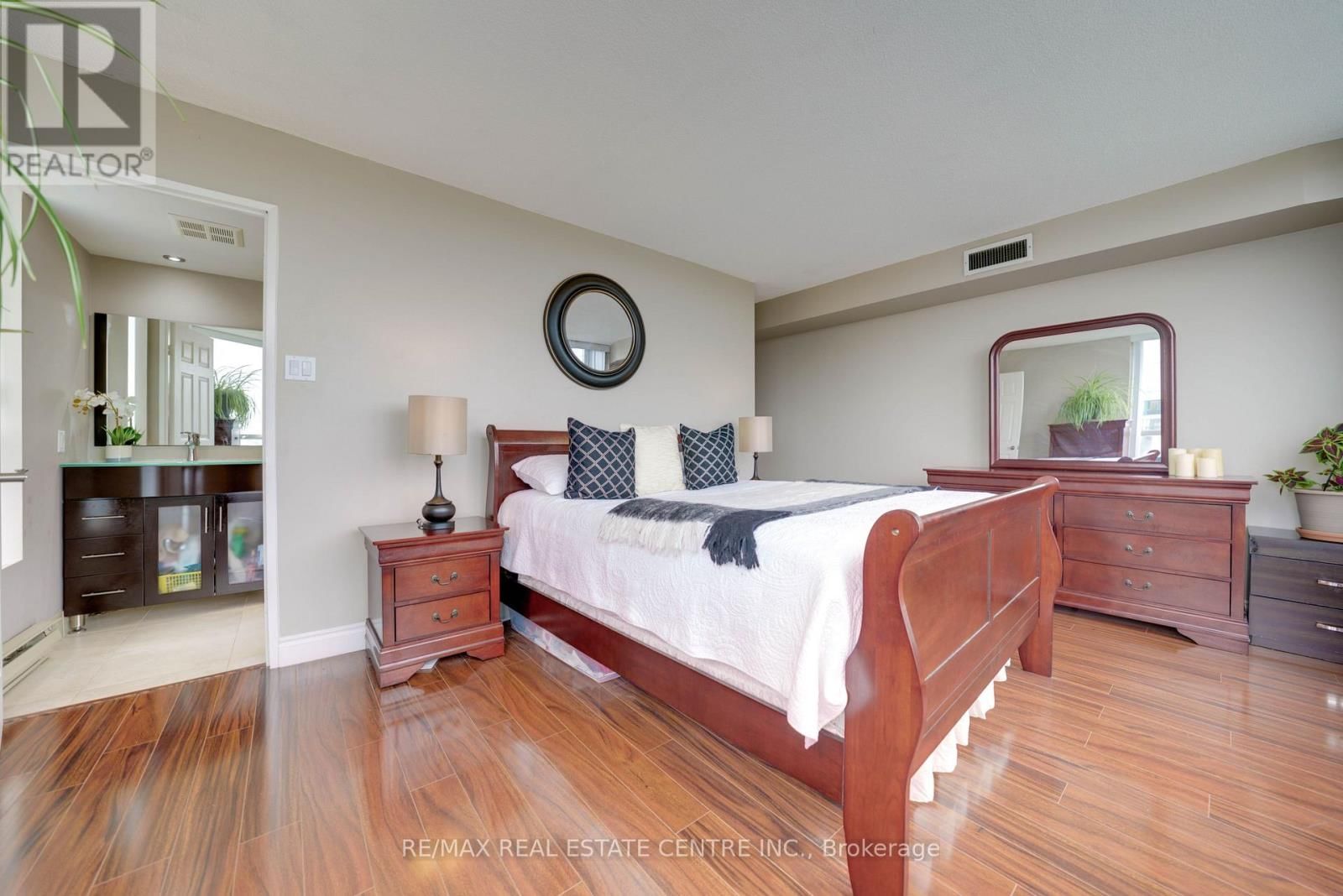 2104 - 4470 TUCANA COURT Image 17