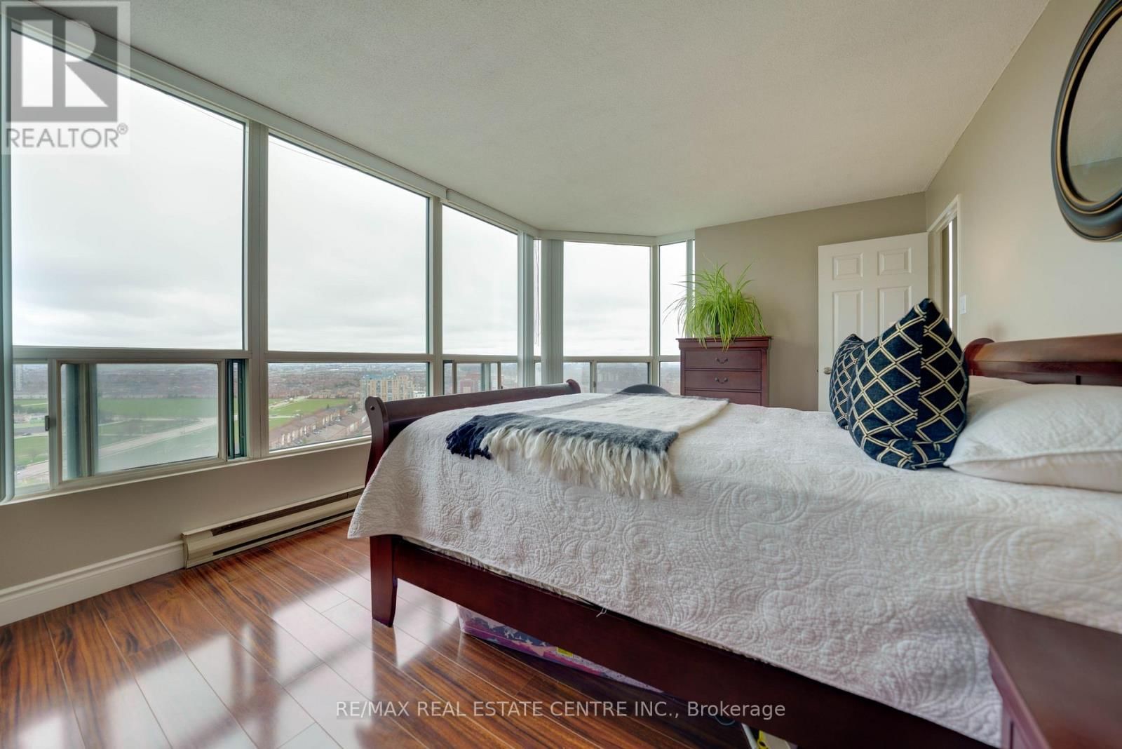 2104 - 4470 TUCANA COURT Image 20