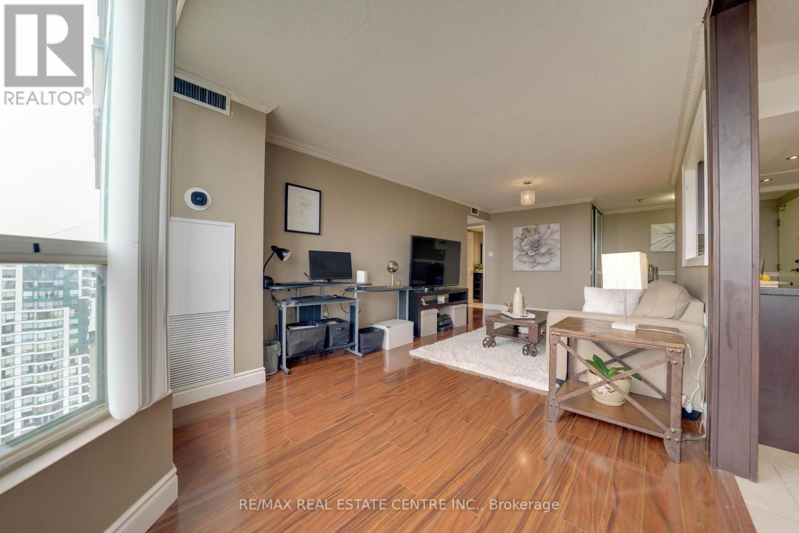 2104 - 4470 TUCANA COURT Image 6