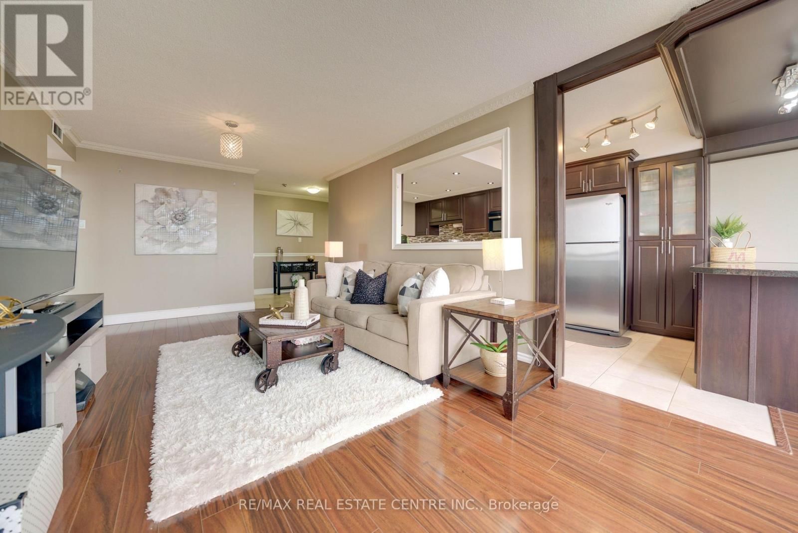 2104 - 4470 TUCANA COURT Image 7