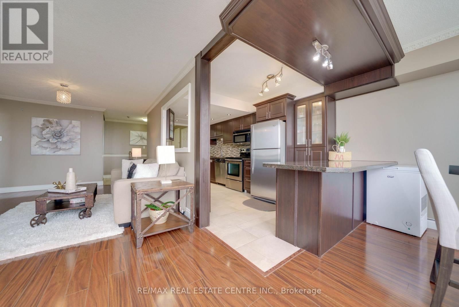 2104 - 4470 TUCANA COURT Image 8