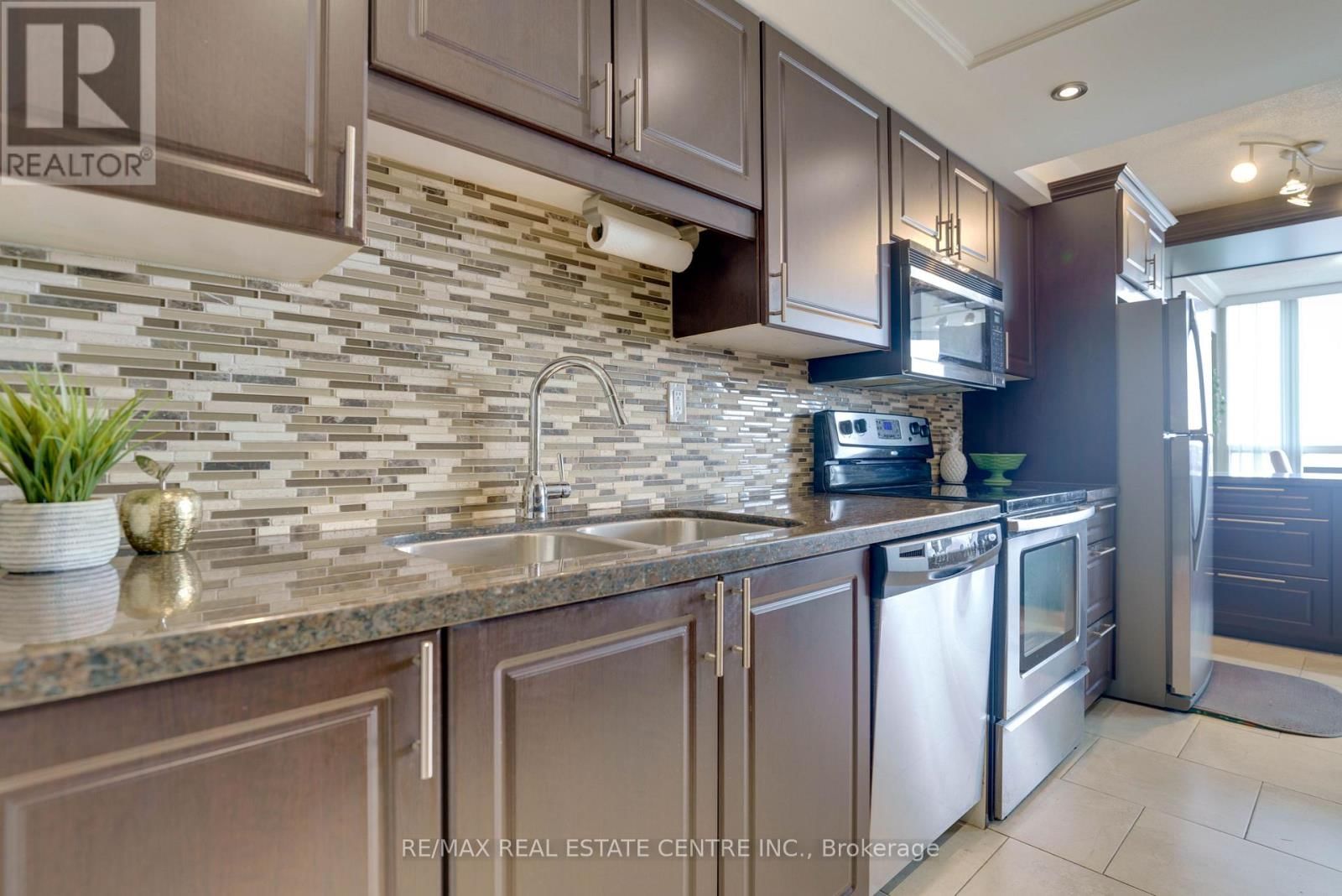 2104 - 4470 TUCANA COURT Image 9