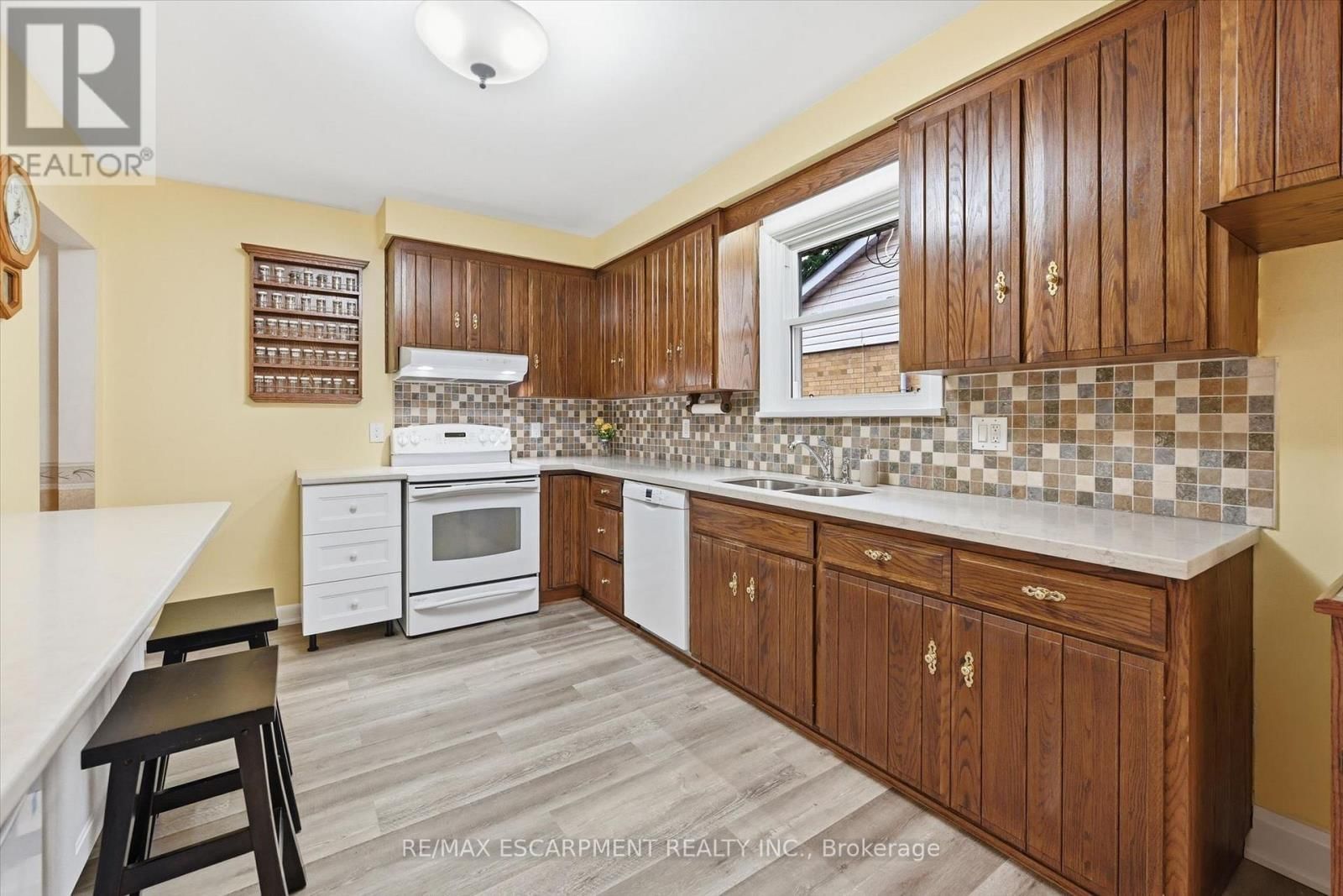 2191 MOUNT ROYAL AVENUE Image 7